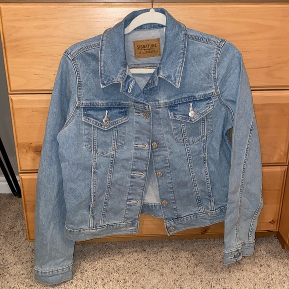Signature by Levi Strauss Jackets & Blazers - Levi Women’s Light-Wash Denim Jacket. Size Large. NEW